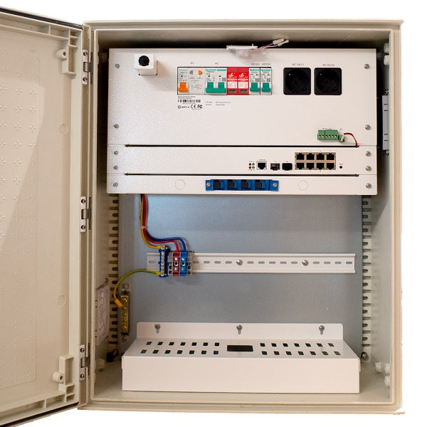 Armadio di distribuzione in poliestere SMC IP55 con switch PoE